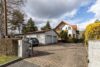 Modernisiertes Mehrfamilienhaus mit 3 Wohneinheiten, Doppelgarage & großem Grundstück - Außenansicht